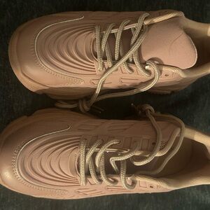 Mauve sneakers new without tag.